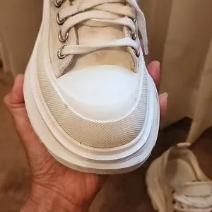 スニーカー ALEXANDER MCQUEEN WHITE CANVAS TREAD SLICK SNEAKERS m_665ba922dc8a4e0081290c5b.jpg